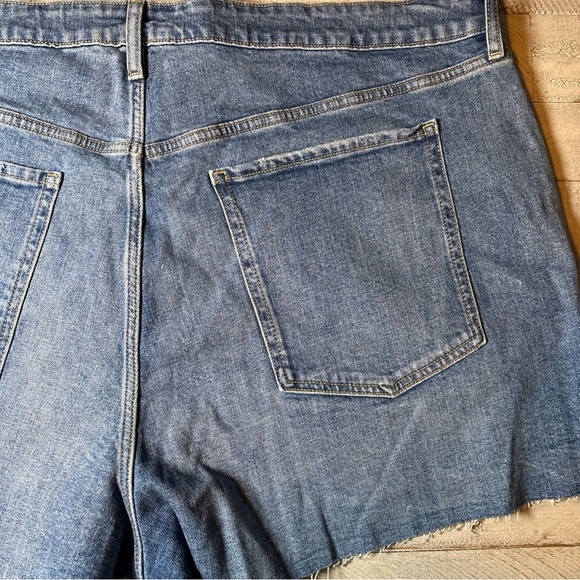 Old Navy O.G. Straight Shorts Cut Off Size 26 High Rise Secret Smooth Pockets - Picture 15 of 16